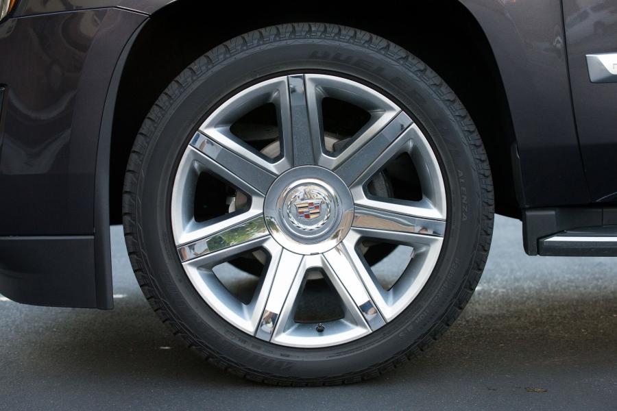  Cadillac Escalade 4WD Luxury 2015 года  (фото 14 из 42)